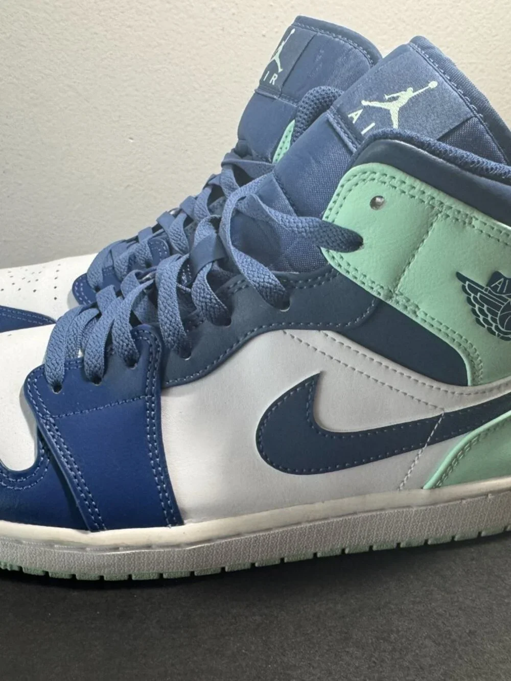 Jordan mid mystic